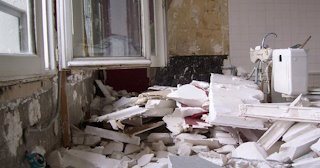 Демонтаж хрущевки в Тихорецке - удаление старых полов и стен по выгодной цене от 1735 рублей.